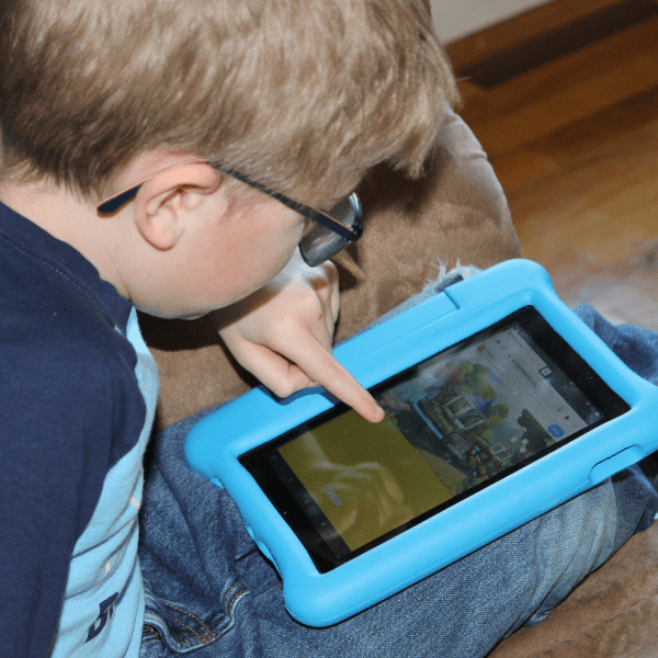 Child using STEMWerkz Online Elementary STEM Curriculum